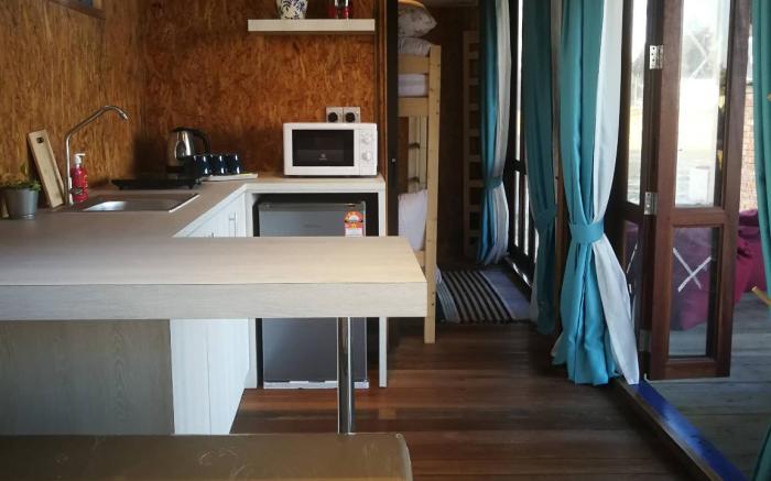 Rembulan Escape - The Container House