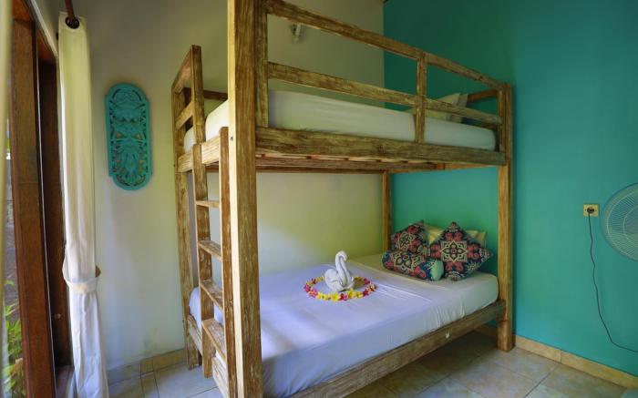 KIRANA HOMESTAY (BREEZE BUNGALOW)