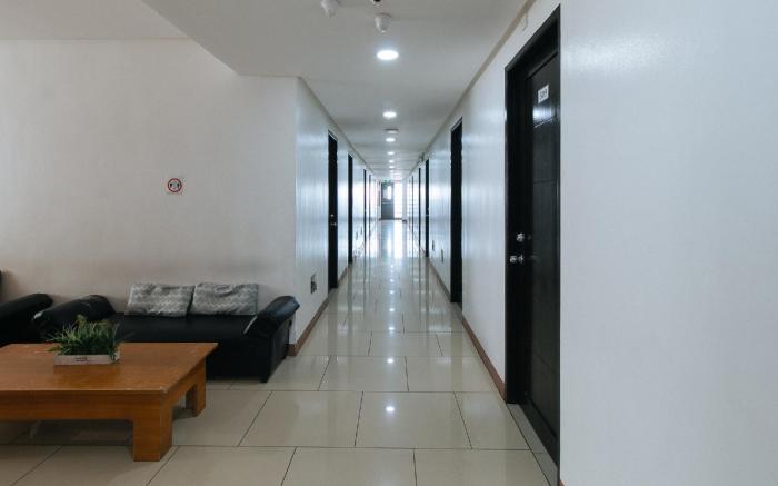 RedDoorz @ Jardin LRT Tayuman Manila