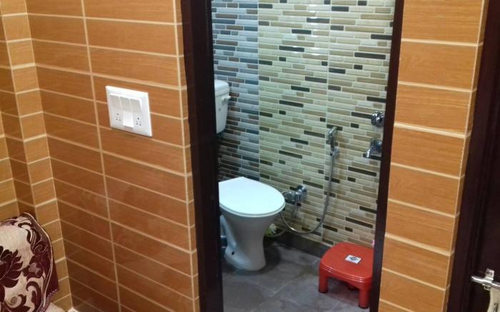 Posh, Safe Foreigner Area Lajpat Ngar Luxury Room