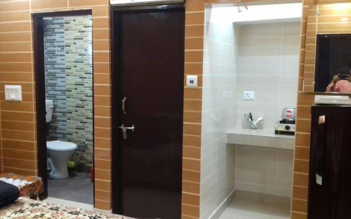 Posh, Safe Foreigner Area Lajpat Ngar Luxury Room
