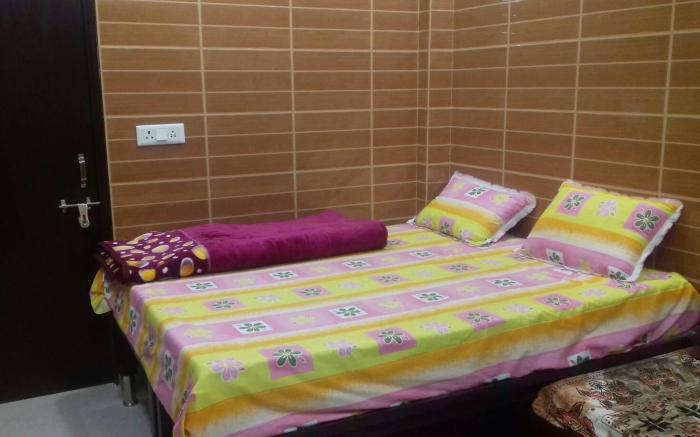 Posh, Safe Foreigner Area Lajpat Ngar Luxury Room