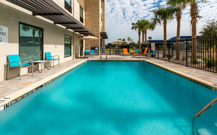 Holiday Inn Express & Suites Ft Myers Beach-Sanibel Gateway By IHG