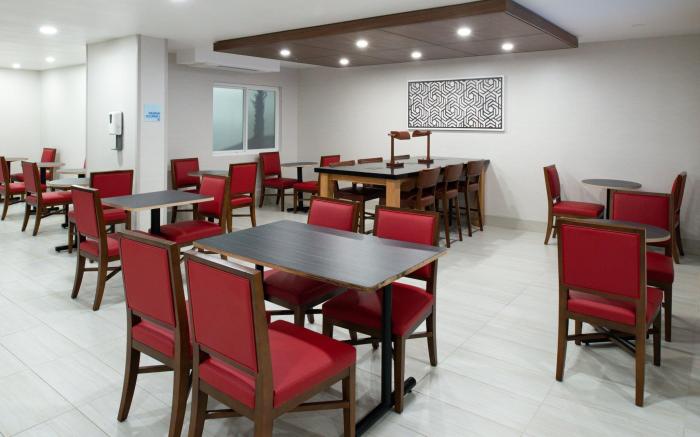 Holiday Inn Express Santa Rosa North By IHG