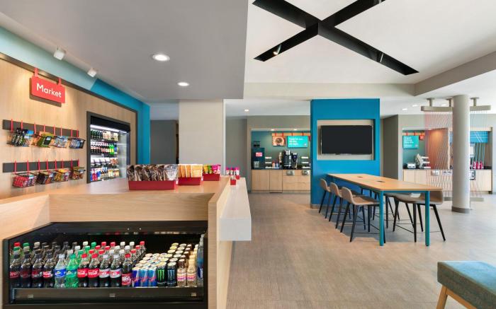 avid Hotels Detroit Warren