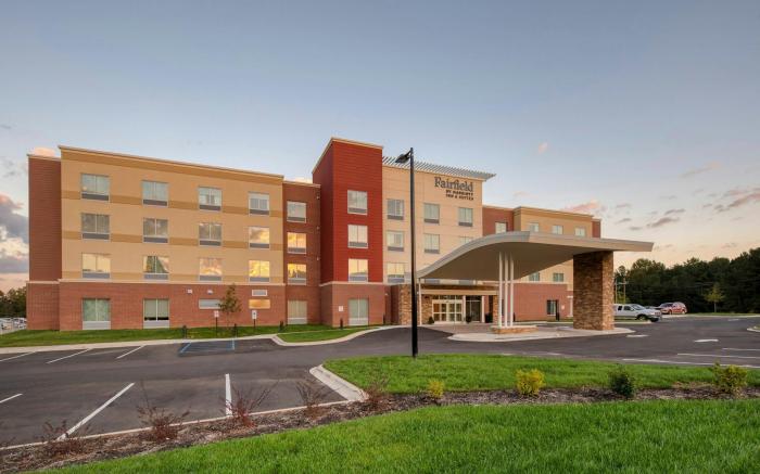 Fairfield by Marriott Inn & Suites Charlotte Belmont