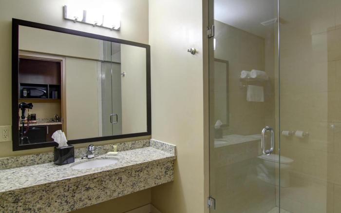 Best Western Plus Bowmanville