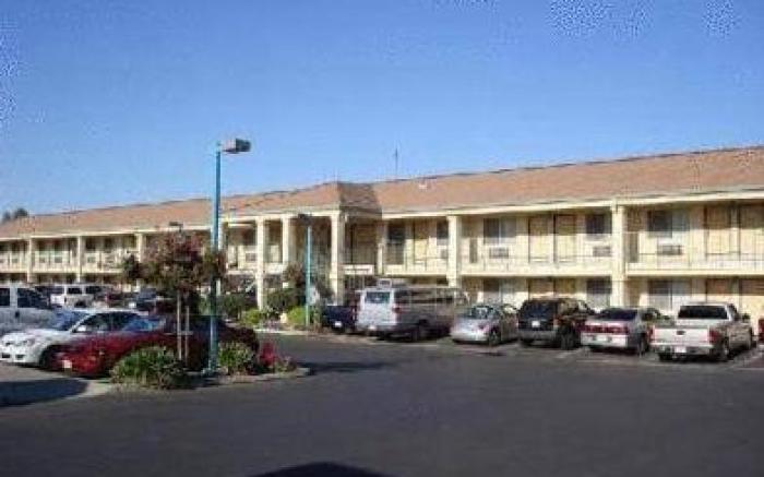 Edge Water Inn