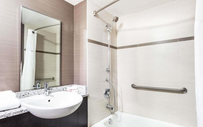 Ramada by Wyndham Ottawa On The Rideau