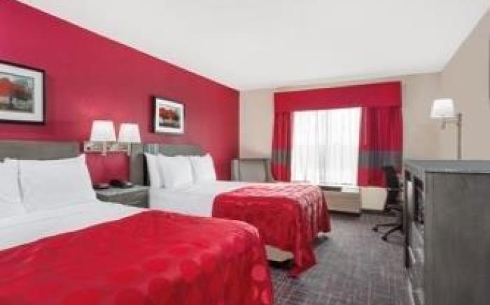 Clarion Pointe - Greensboro Coliseum Area