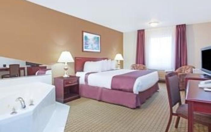 Ramada by Wyndham Red Deer Hotel and Suites