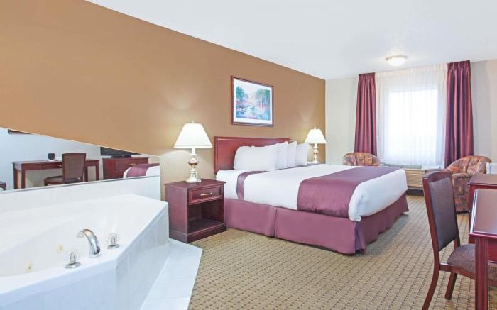 Ramada by Wyndham Red Deer Hotel and Suites