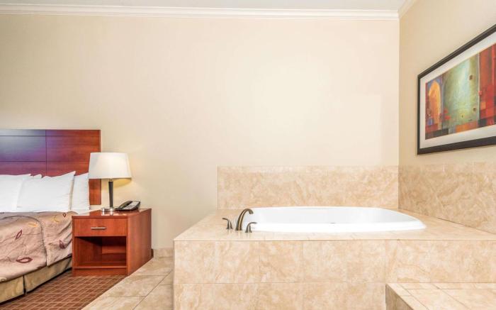 Ramada by Wyndham College Station