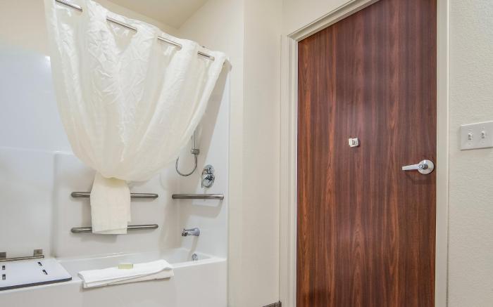 Cobblestone Hotel & Suites - Little Chute
