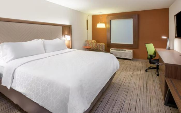 Holiday Inn Express & Suites Watertown By IHG