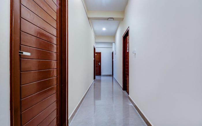 Itsy Hotels Rain Tulsi Stayz, Palarivattom Junction