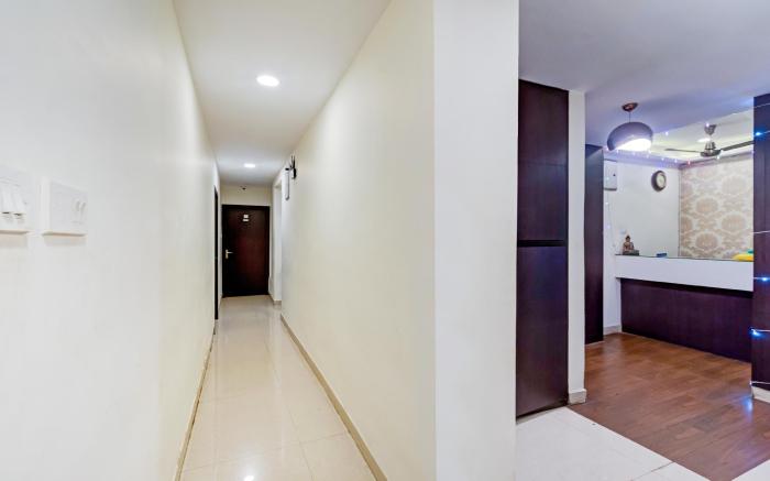 Itsy Hotels Neeranand Plaza