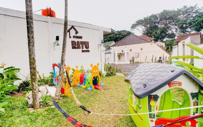 OYO 90124 Oemah Ratu Hostel Syariah
