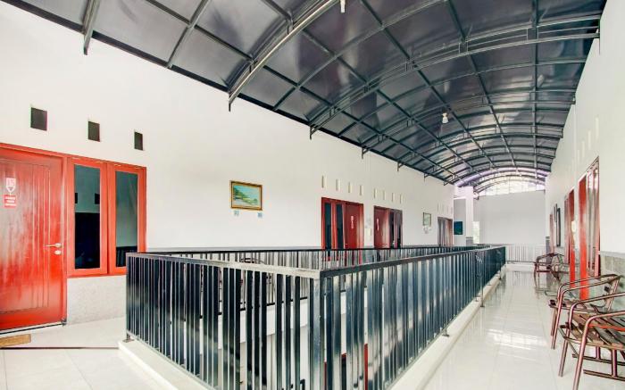 Super OYO Capital O 90151 Guest House 180