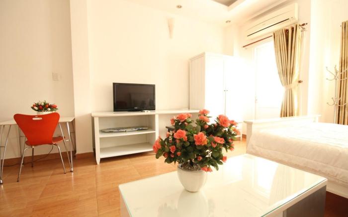 Apartment with balcony on Nguyen Trai, dist.1 $390