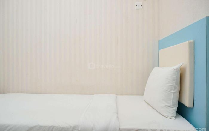Gorgeous 2BR Green Pramuka Apartment By Travelio