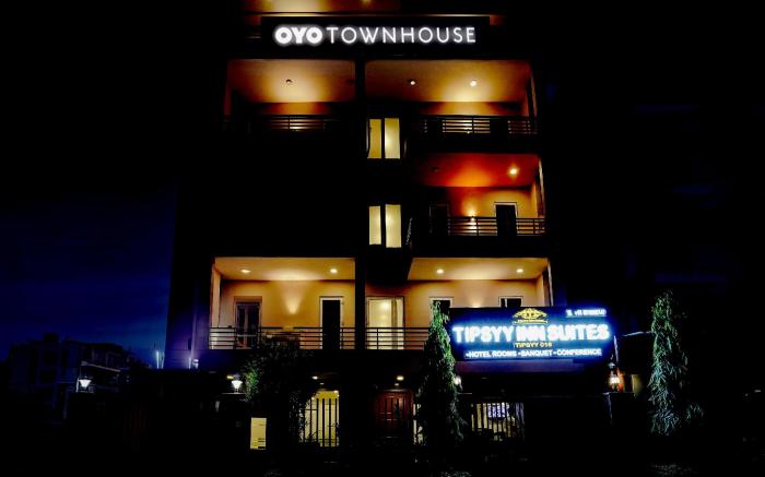 Super Townhouse Sector 57 Near Bestech Central Square Mall