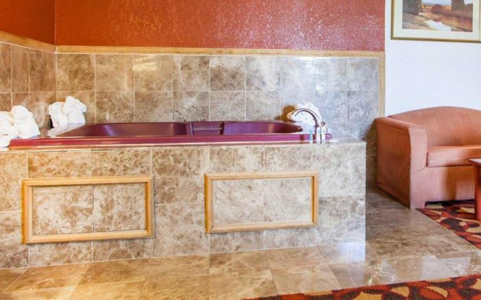 Quality Inn & Suites Kansas City - Independence I-70 East