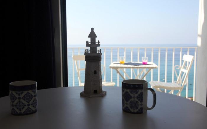 Le Tolde del Corallone a Picco sul mare La Pinta