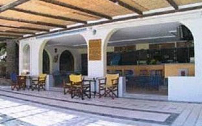 Armadoros Hotel / Ios Backpackers