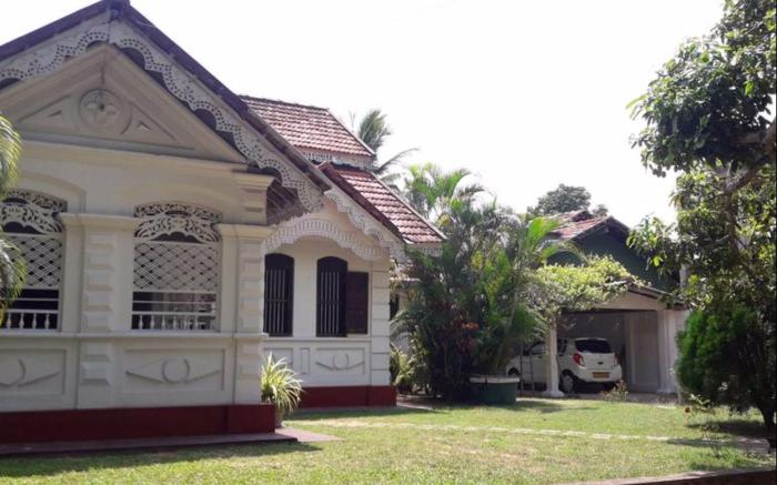 colonial bungalow