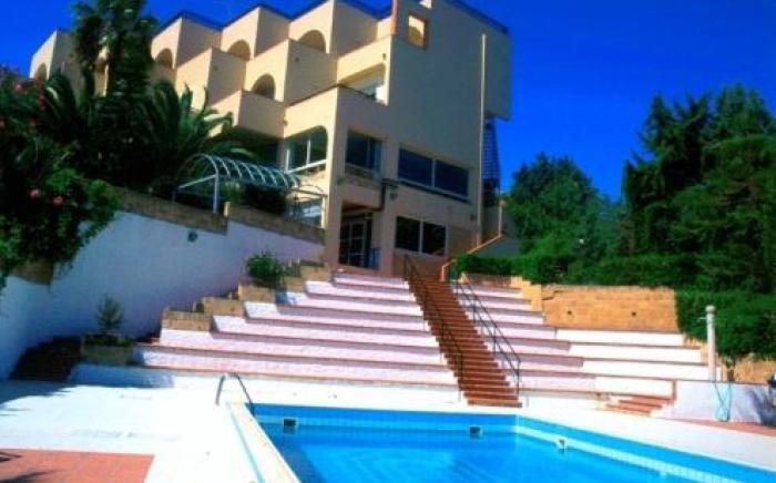 Helios Hotel