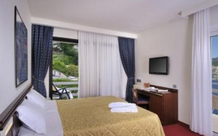 Hotel Castello Lake Front