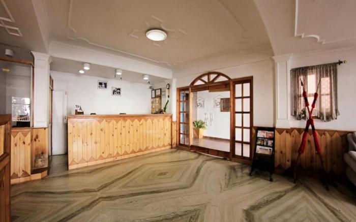 Goroomgo Kalra Regency Shimla