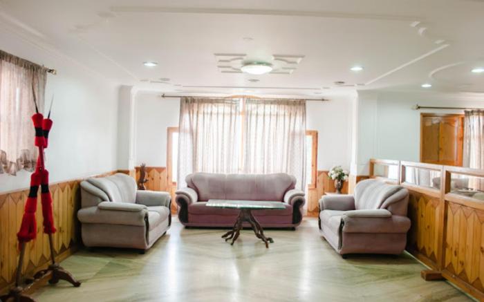 Goroomgo Kalra Regency Shimla Near Mall Road