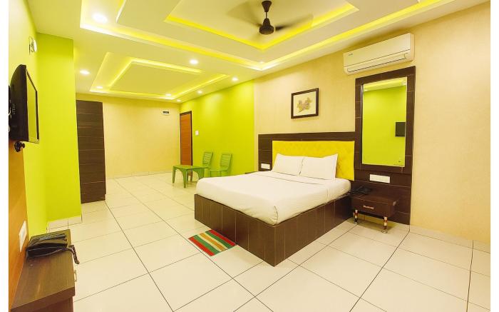 Goroomgo Royal Crown Puri Walking Distance from Sea Beach