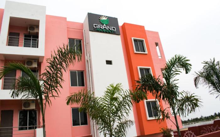Goroomgo Grand Resort Puri - A Luxurious Collections Sea View Room