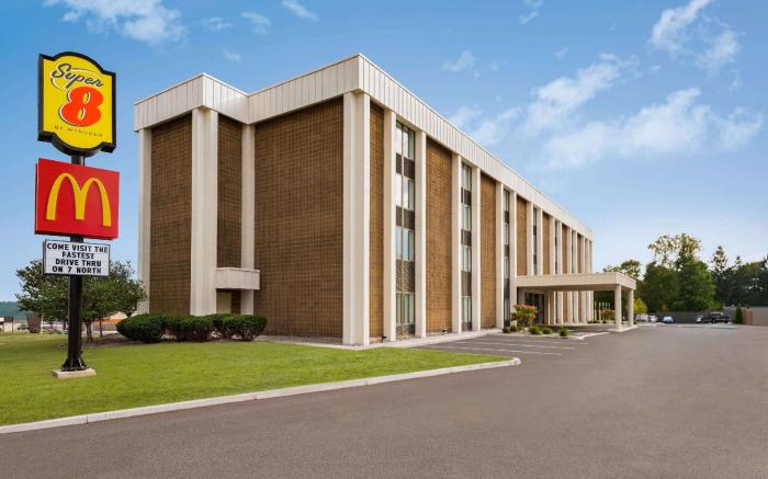 Super 8 By Wyndham Liverpool/Syracuse North Airport