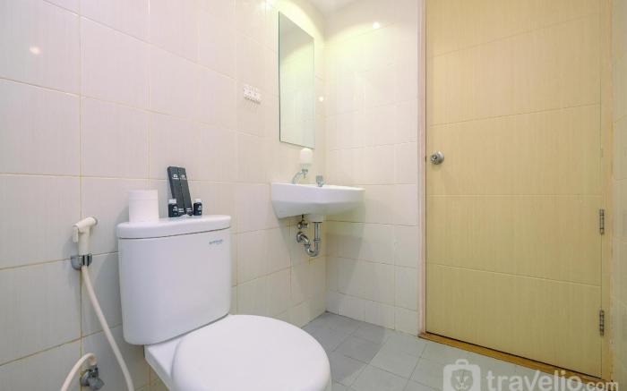Elegant and Comfy Studio Amethyst Apt By Travelio