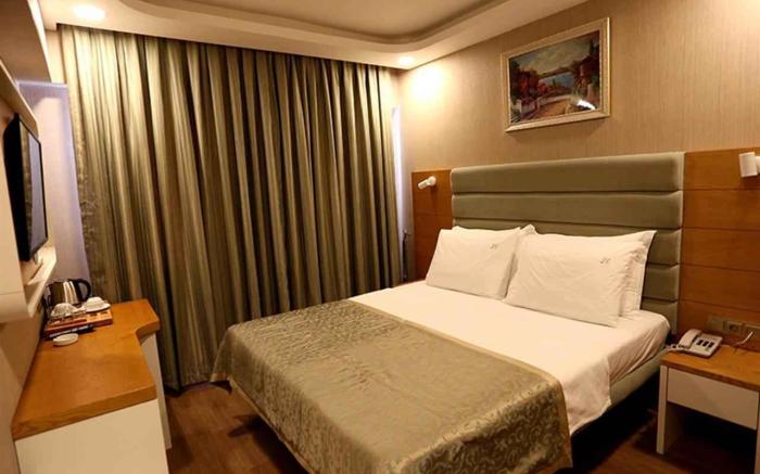 Life Corner Hotel