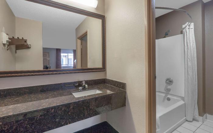 Knights Inn - Forest Hill, TX