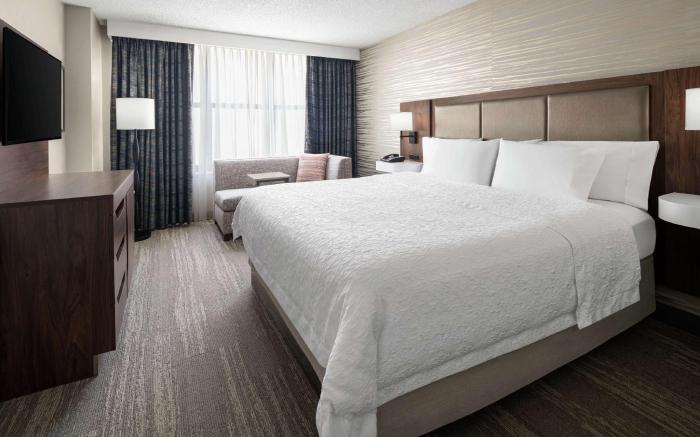 Hampton Inn & Suites Chicago-Downtown