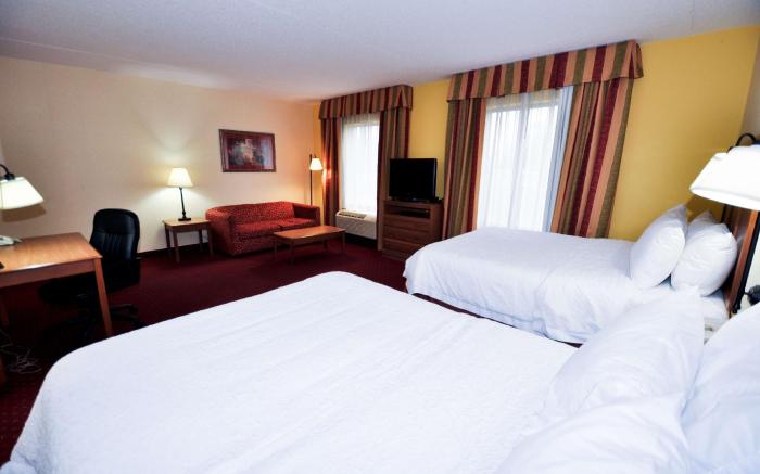 Hampton Inn & Suites Louisville East