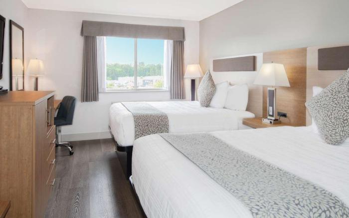 Coast Abbotsford Hotel & Suites