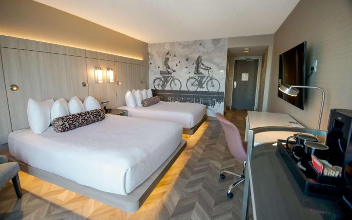 Coast Victoria Hotel & Marina by APA