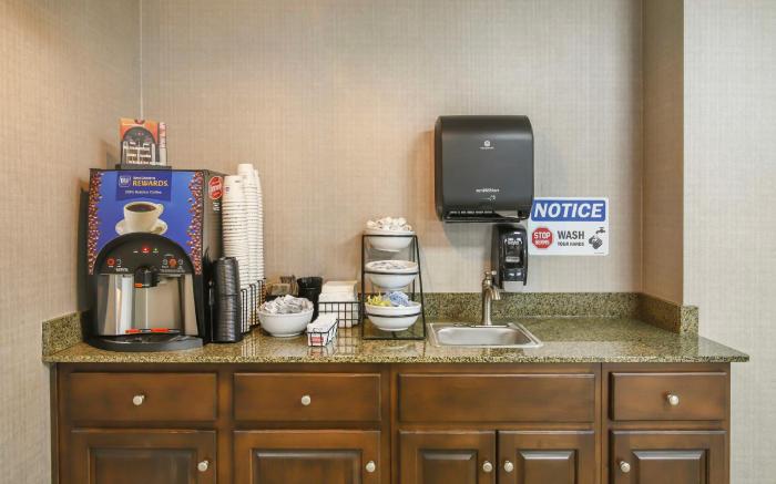 Best Western Plus Brunswick Inn and Suites