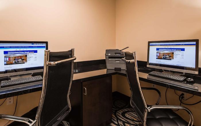 Best Western Plus Airport Inn and Suites