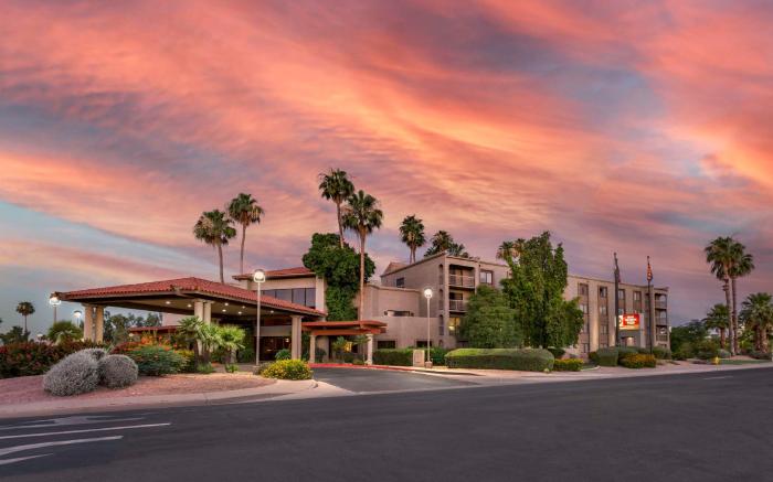 Best Western Plus Scottsdale Thunderbird Suites