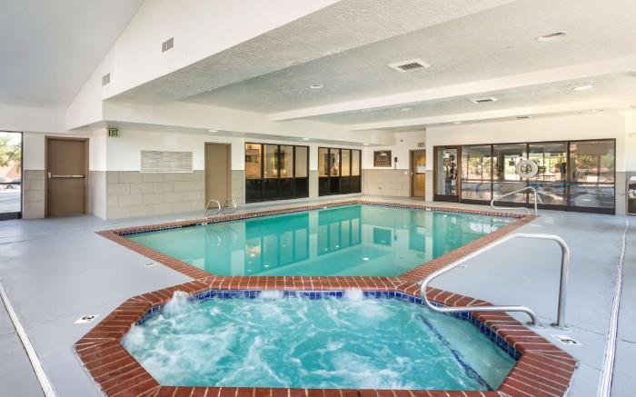 Best Western PLUS CottonTree Inn