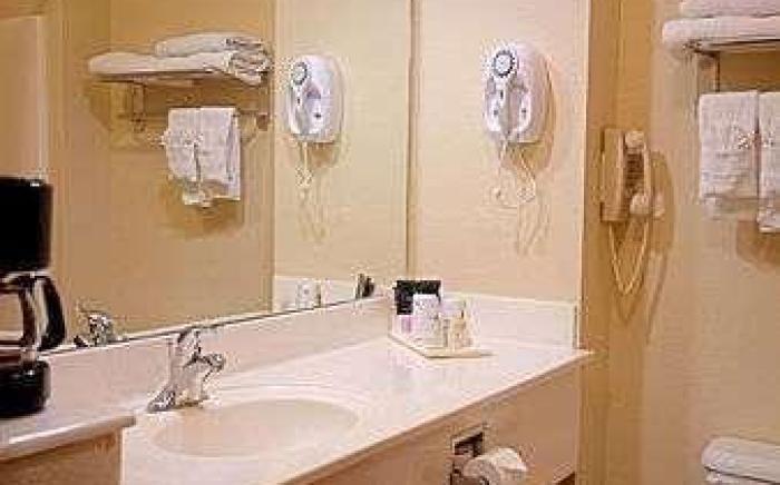 Super 8 by Wyndham Irving/DFW Apt/North