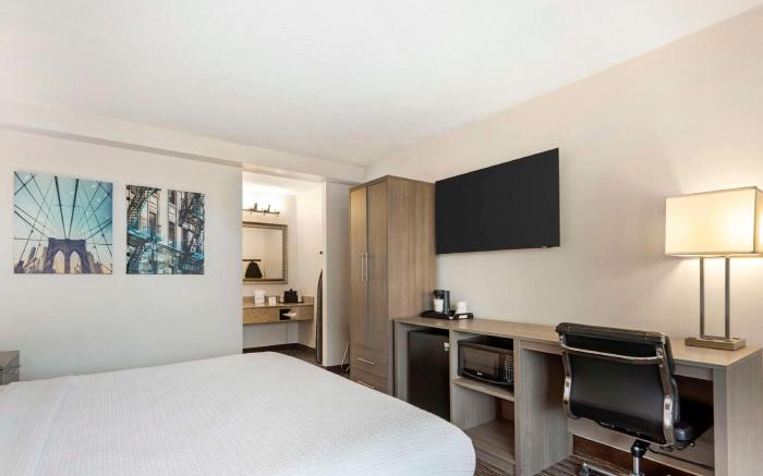 Best Western Mill River Manor Hotel